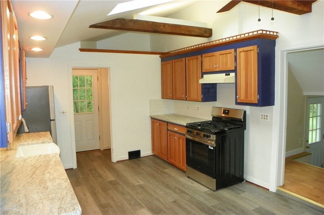 1310 Wall Rd - Photo 3 of 14