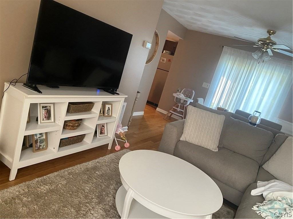 253 Wildwood Rdg - Photo 2 of 5
