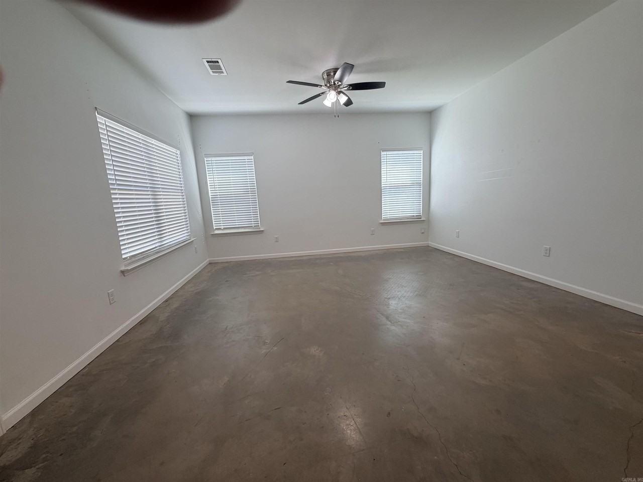 322 E Maple - Photo 5 of 26
