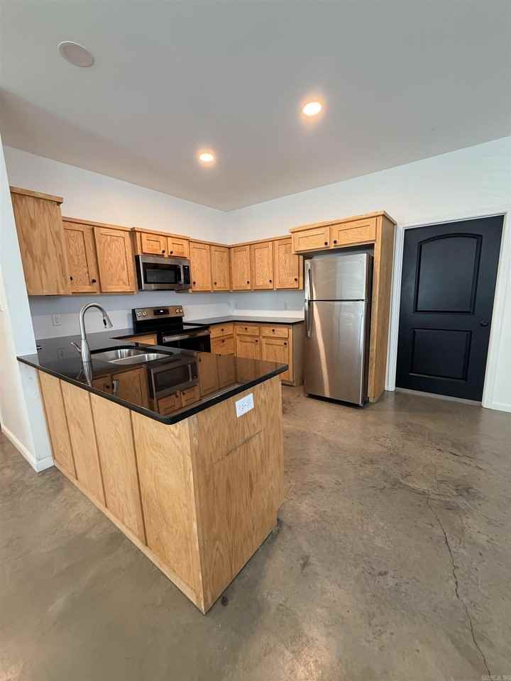 322 E Maple - Photo 6 of 26