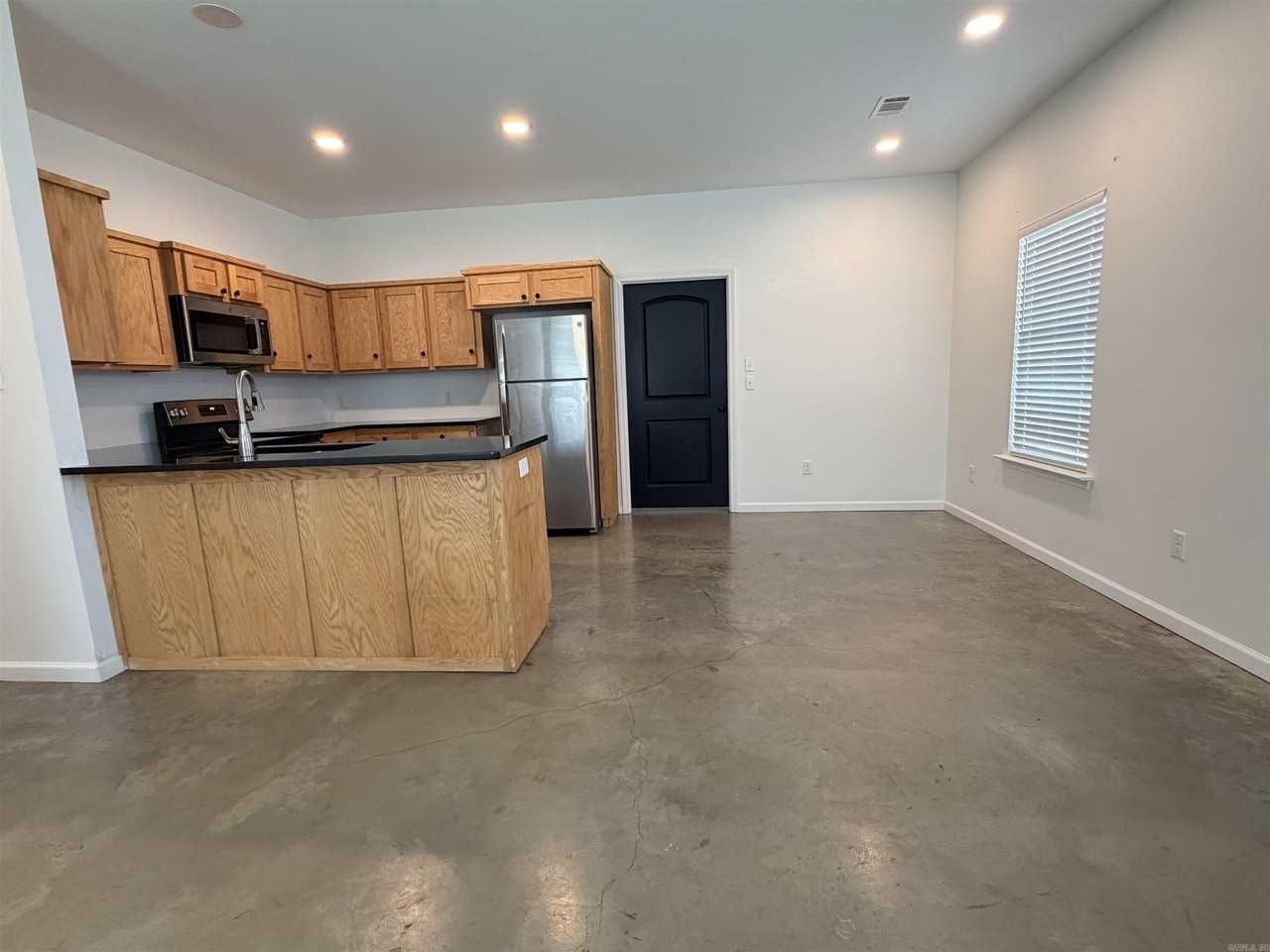 322 E Maple - Photo 7 of 26