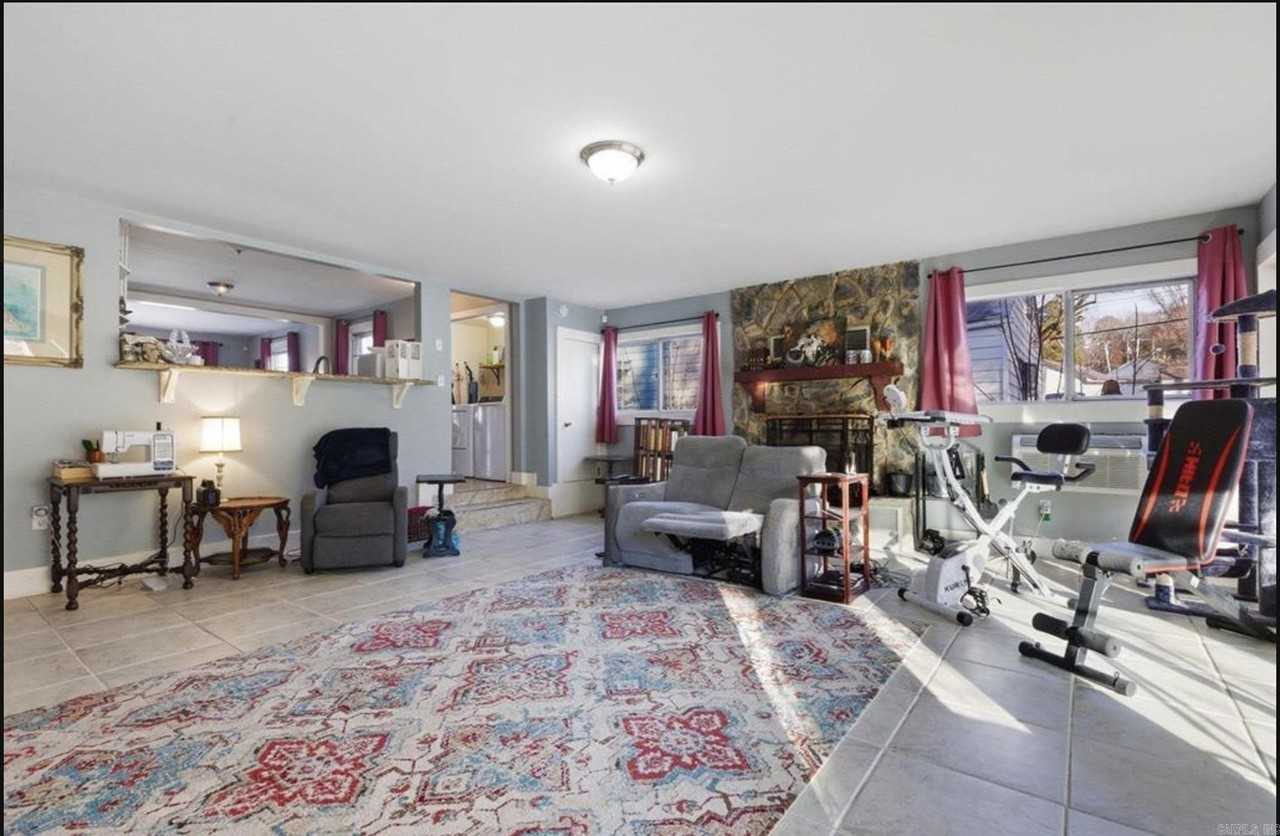 508 W 33rd St - Photo 3 of 11