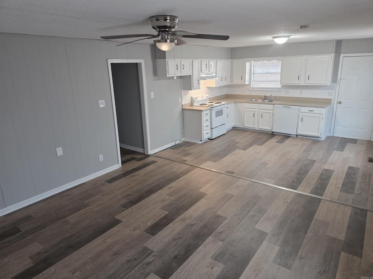 617 Brierly Dr - Photo 2 of 15