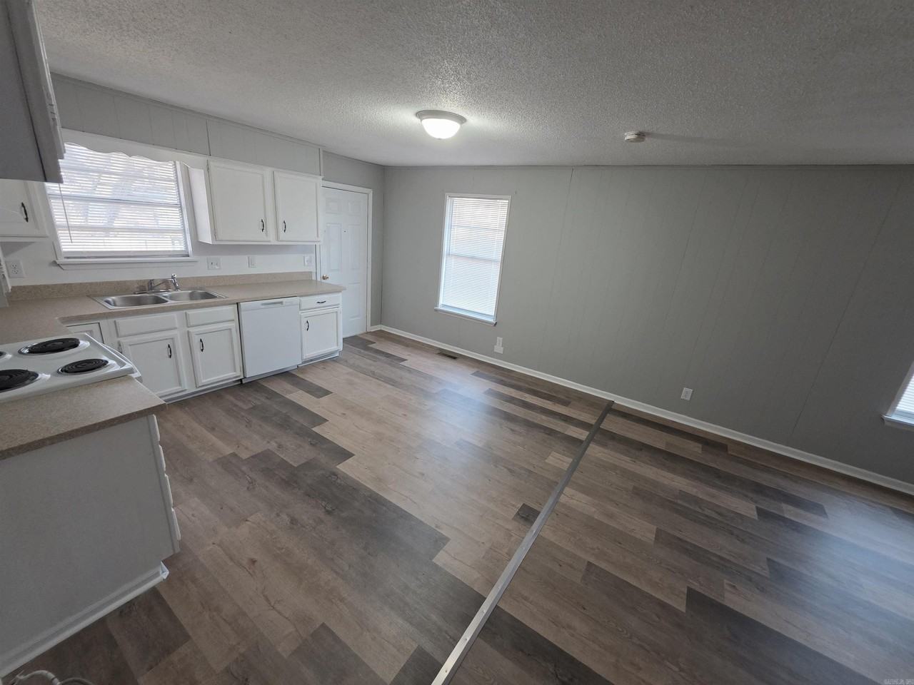 617 Brierly Dr - Photo 3 of 15
