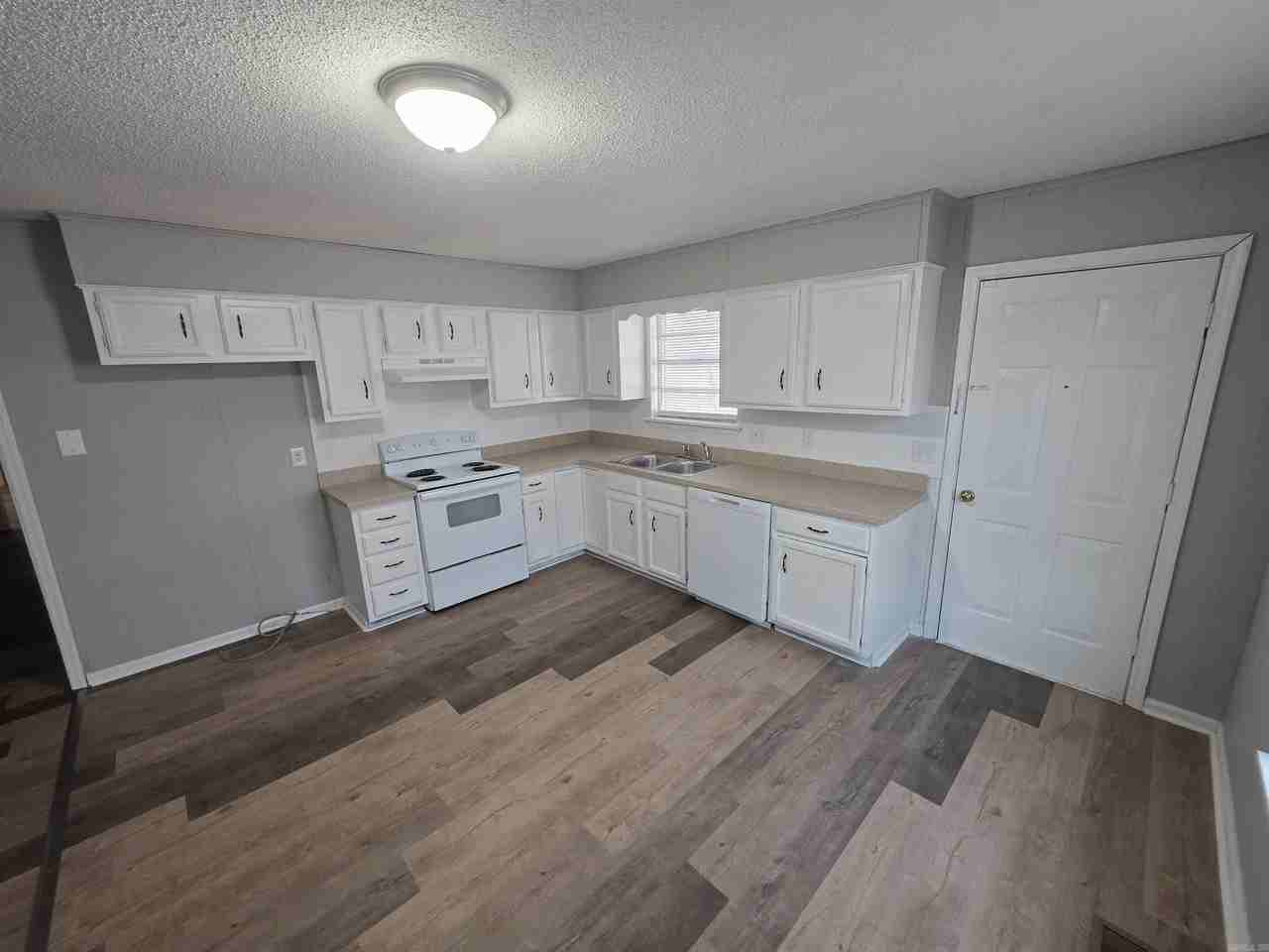 617 Brierly Dr - Photo 4 of 15