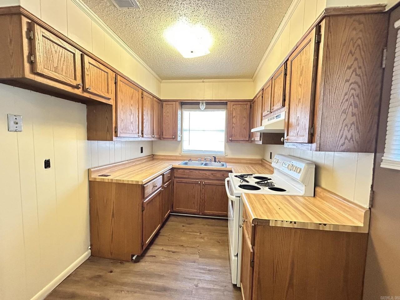 3012 S Holly St - Photo 4 of 10