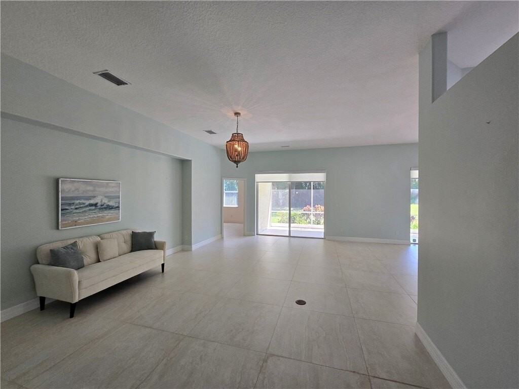 739 S Ocracoke Sq Sw - Photo 5 of 34