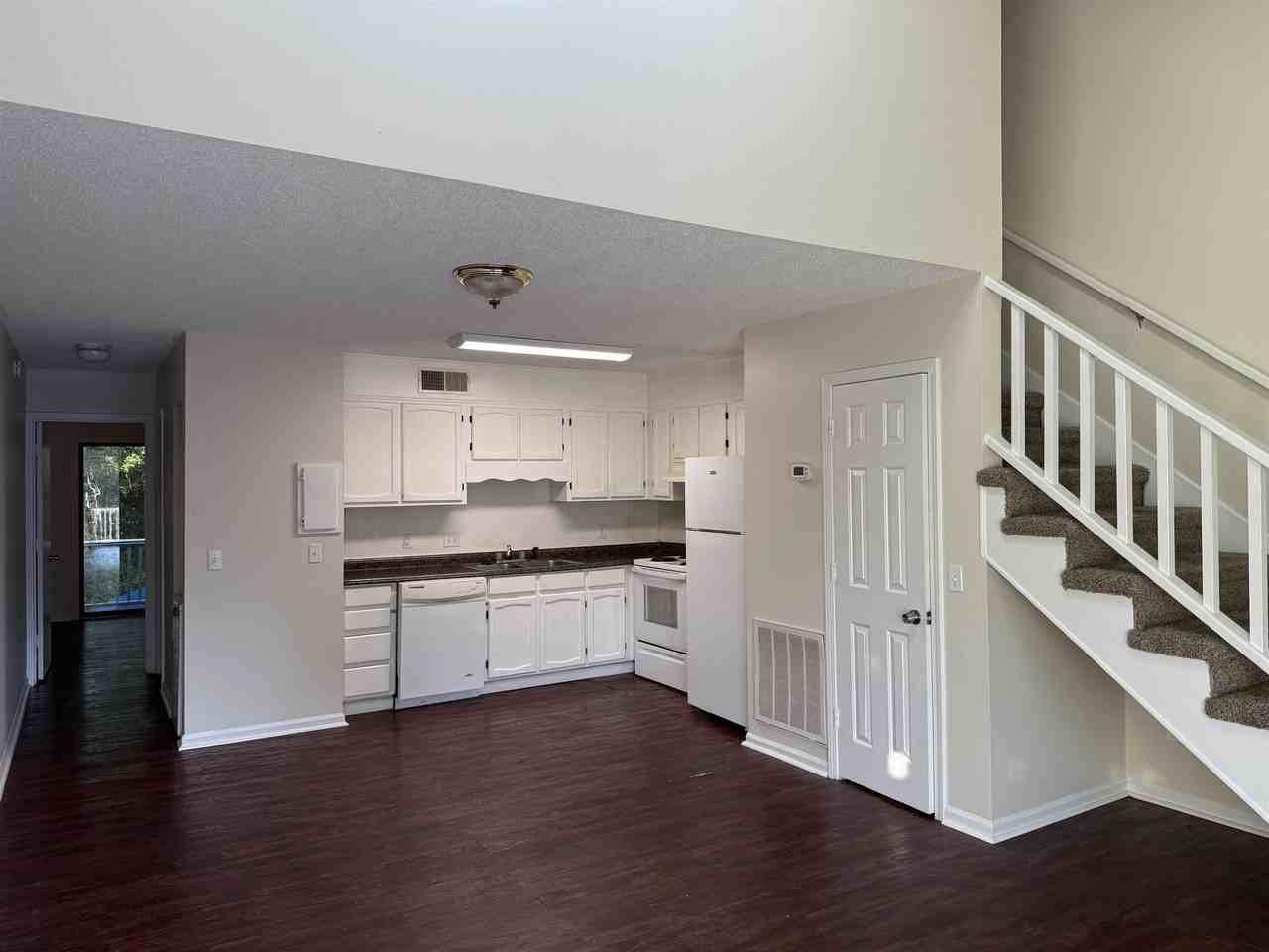 411 Cambridge Cir #D5 - Photo 2 of 10