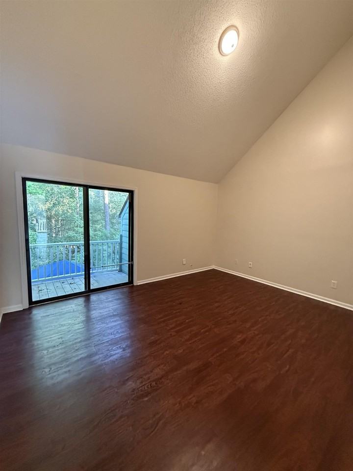 411 Cambridge Cir #D5 - Photo 6 of 10