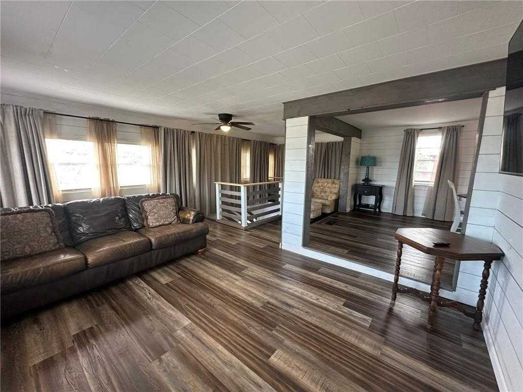 810 S Sandpiper - Photo 2 of 40