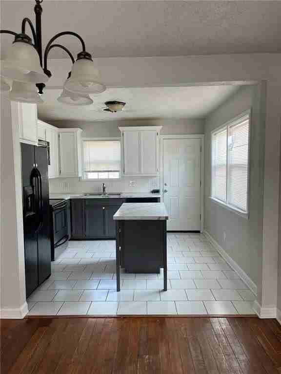 725 E Hoffman Ave - Photo 3 of 11