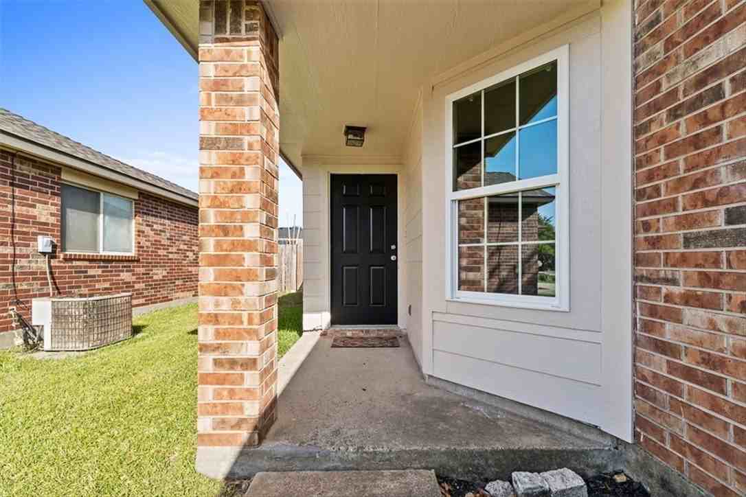 1009 Cupertino St - Photo 4 of 24