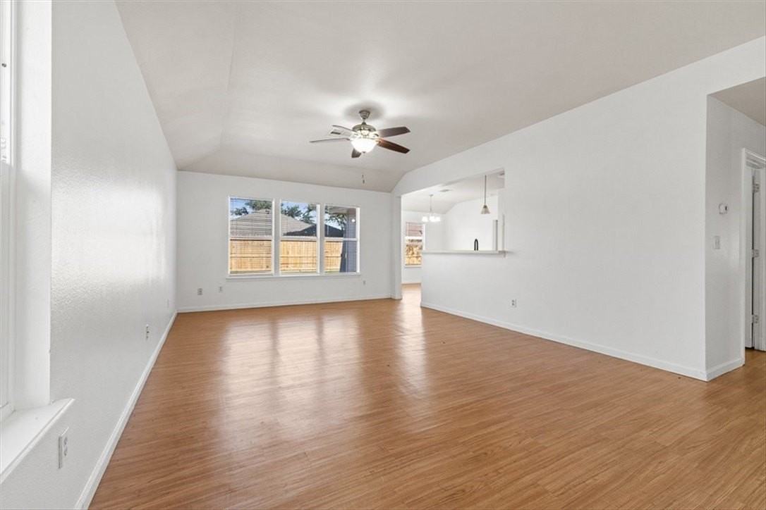 1009 Cupertino St - Photo 5 of 24