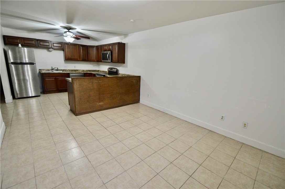 1004 Austin St #3 - Photo 6 of 16