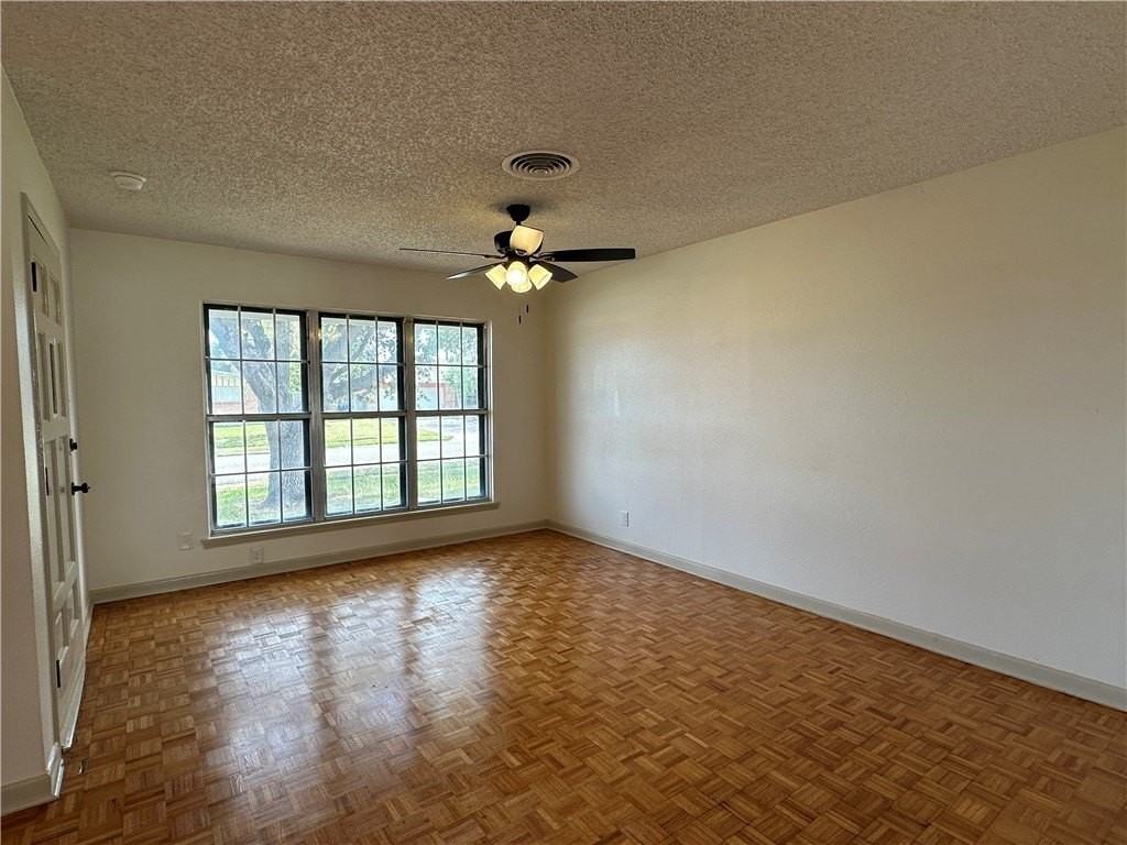 502 Greenway Dr - Photo 2 of 14