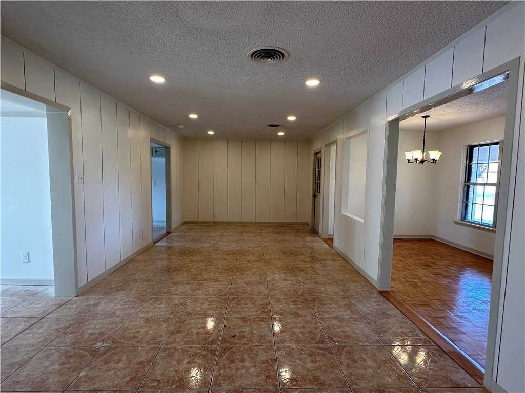 502 Greenway Dr - Photo 4 of 14