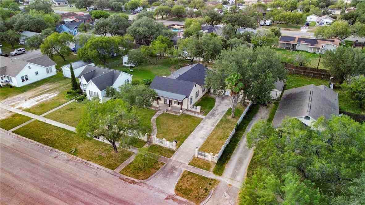 813 E Market St - Photo 2 of 22