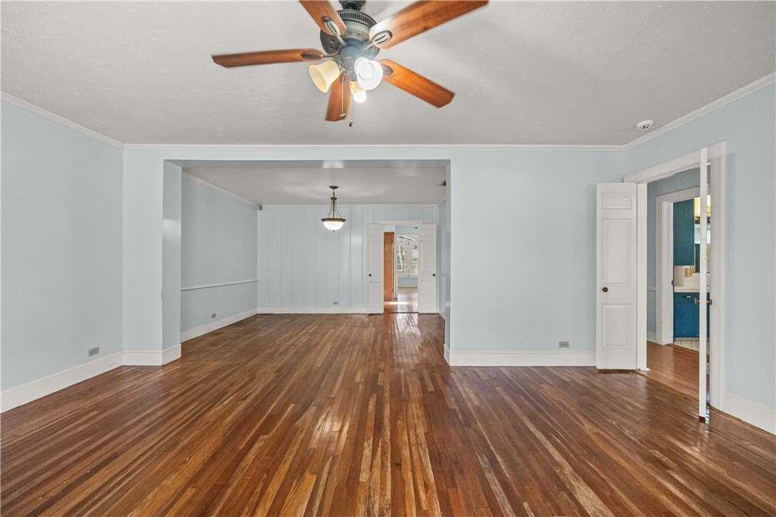 813 E Market St - Photo 3 of 22