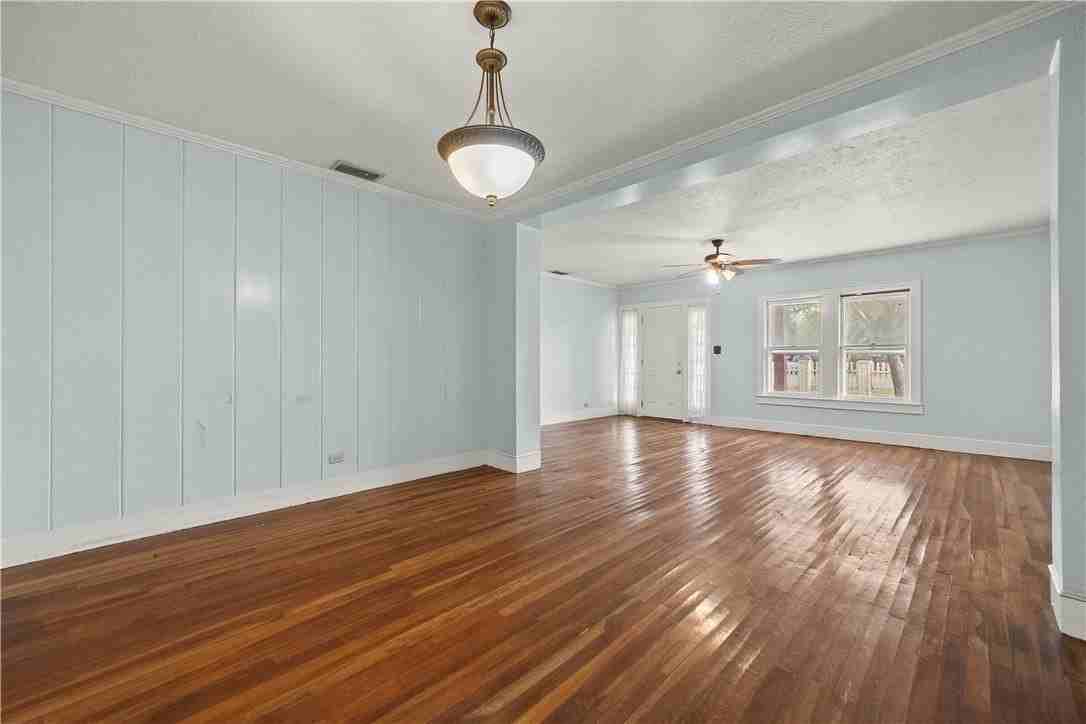 813 E Market St - Photo 4 of 22
