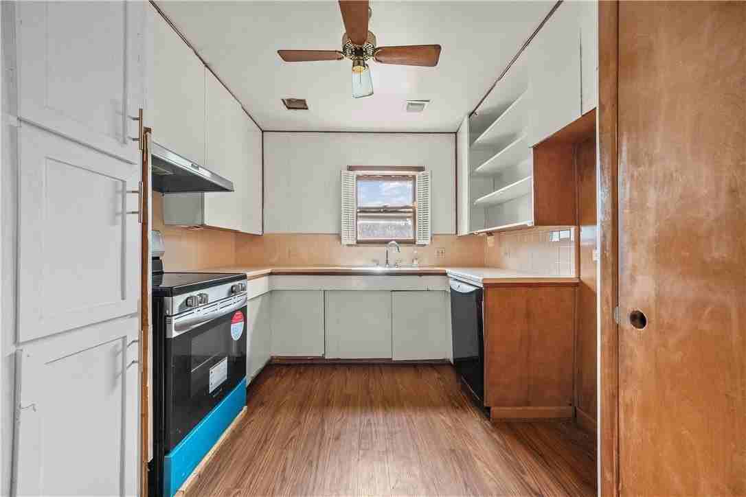 813 E Market St - Photo 5 of 22