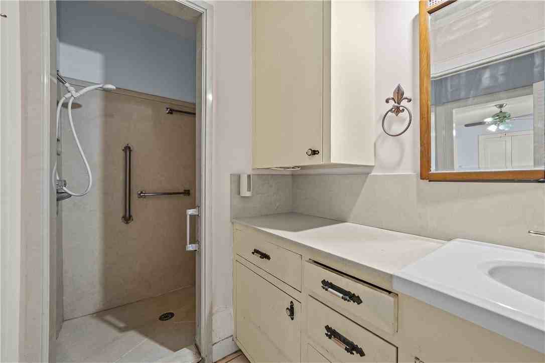 813 E Market St - Photo 7 of 22