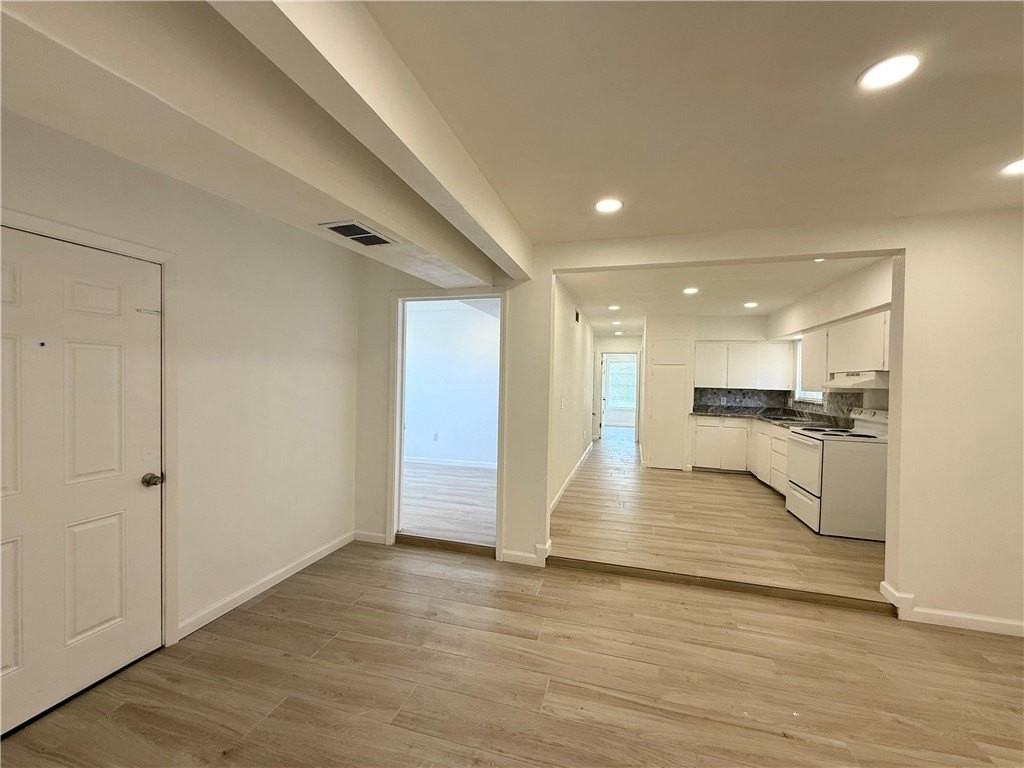 622 Van Cleve Dr - Photo 4 of 18