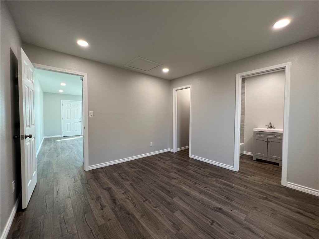 803 18th St - Photo 7 of 11