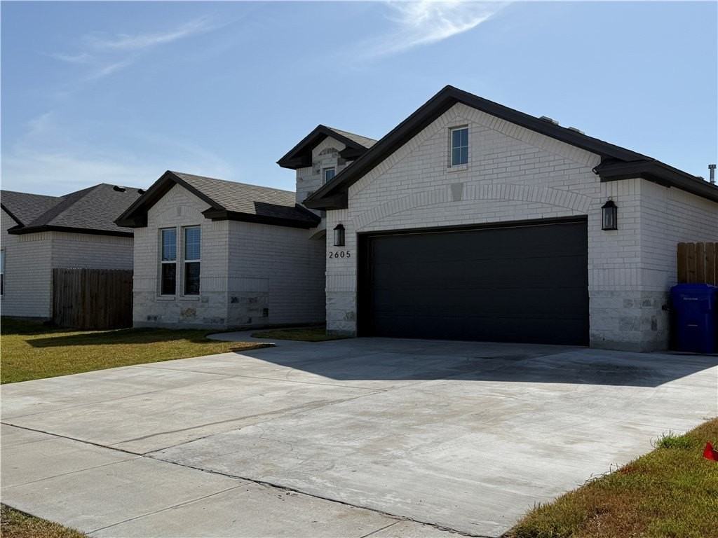 2605 Lannister Ln - Photo 2 of 3