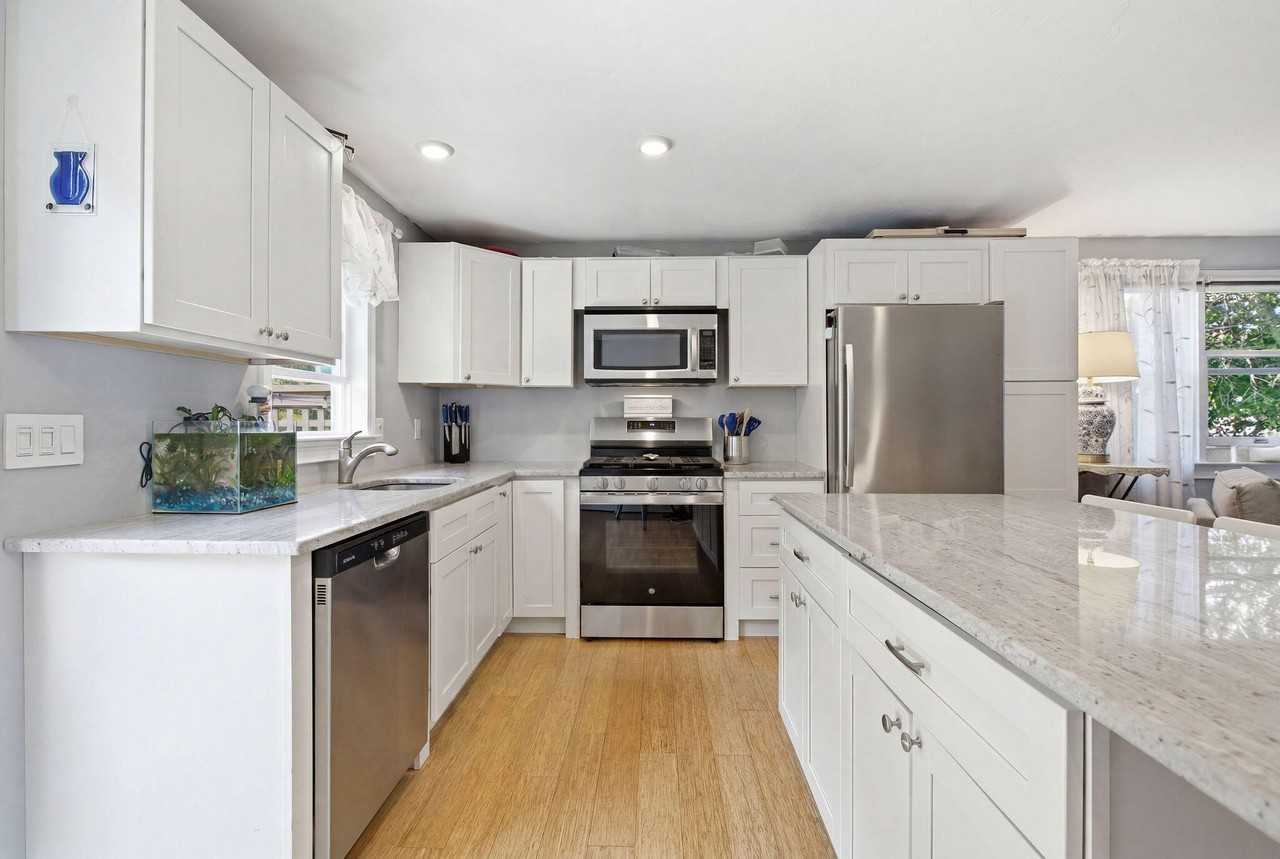 15 Commercial St - Photo 6 of 31