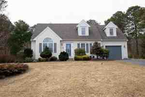featured image of 28 Quashnet Woods Dr