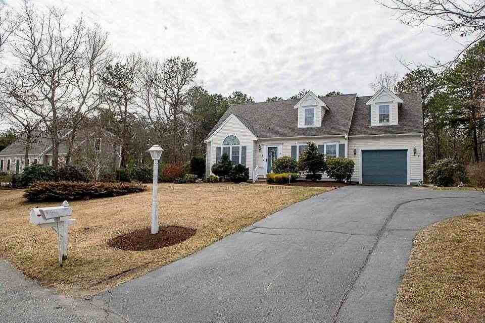 28 Quashnet Woods Dr - Photo 2 of 31