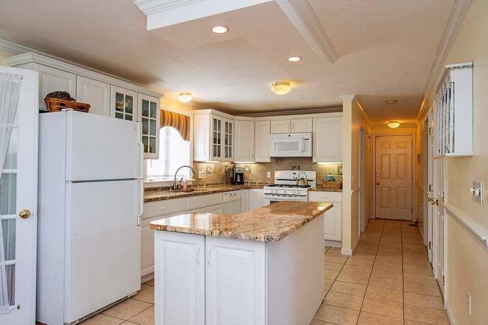 28 Quashnet Woods Dr - Photo 3 of 31
