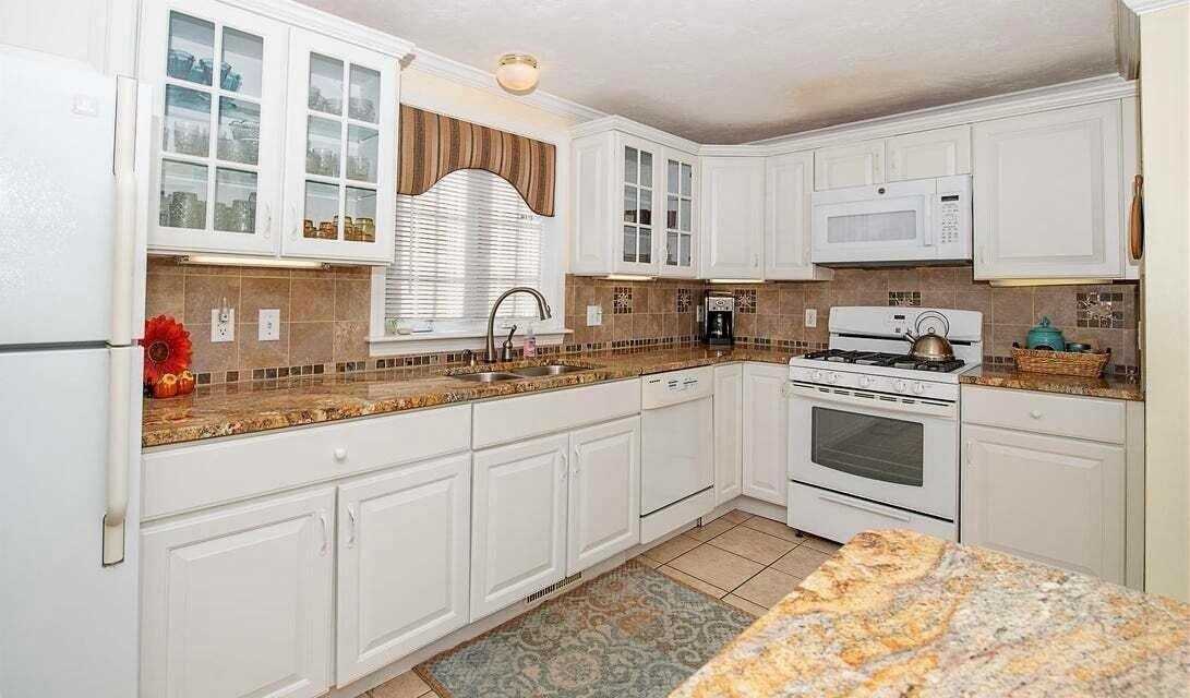 28 Quashnet Woods Dr - Photo 4 of 31