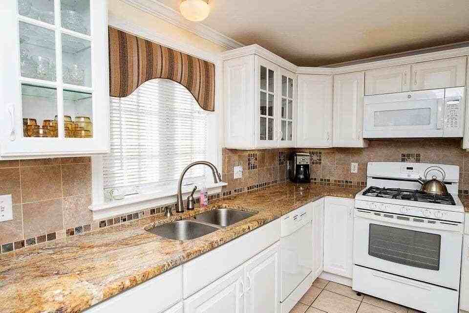 28 Quashnet Woods Dr - Photo 5 of 31
