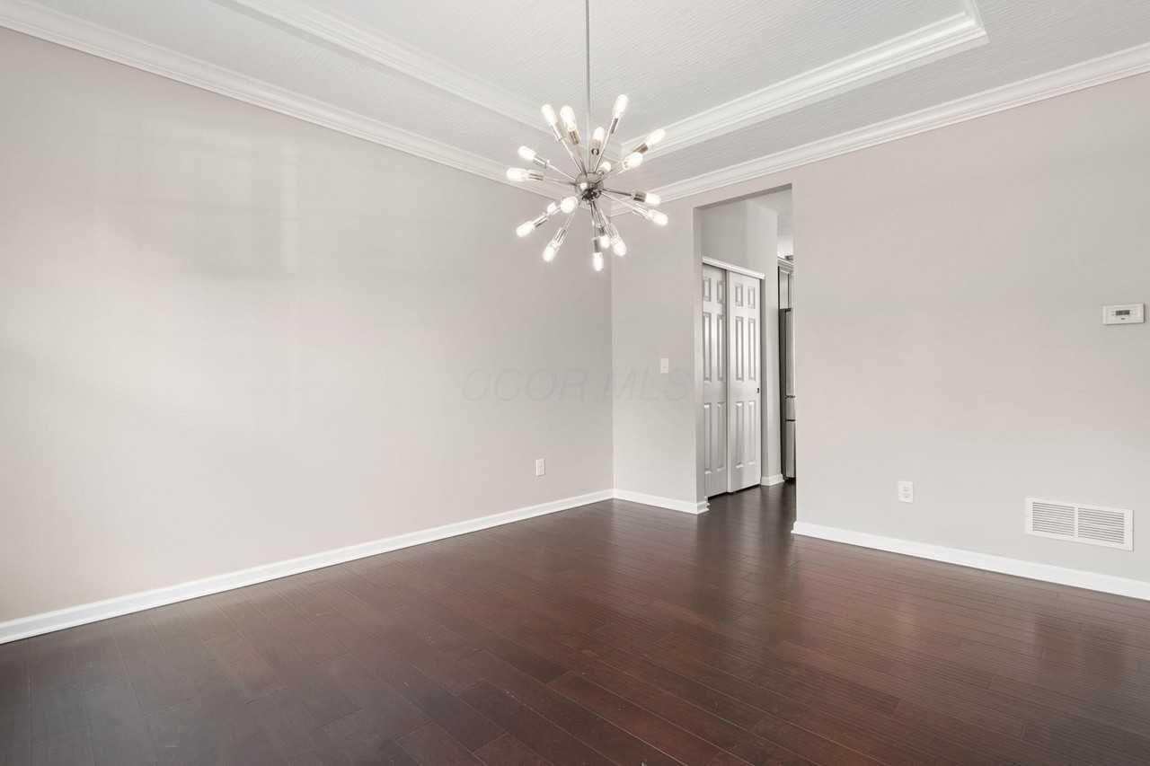 578 Tallman St - Photo 6 of 37