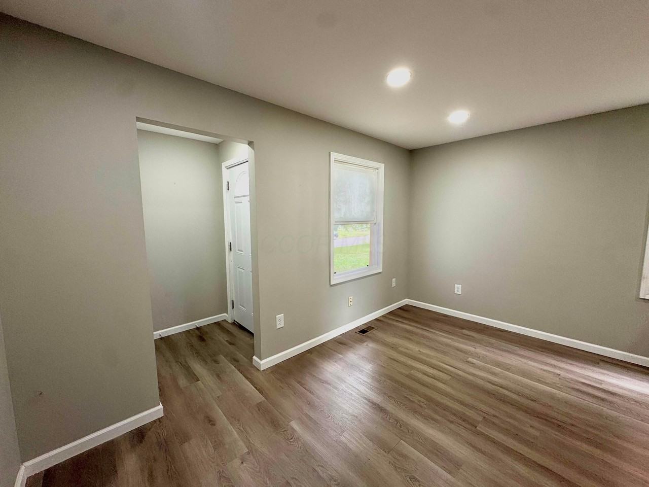 750 S Harris Ave #750 - Photo 2 of 39