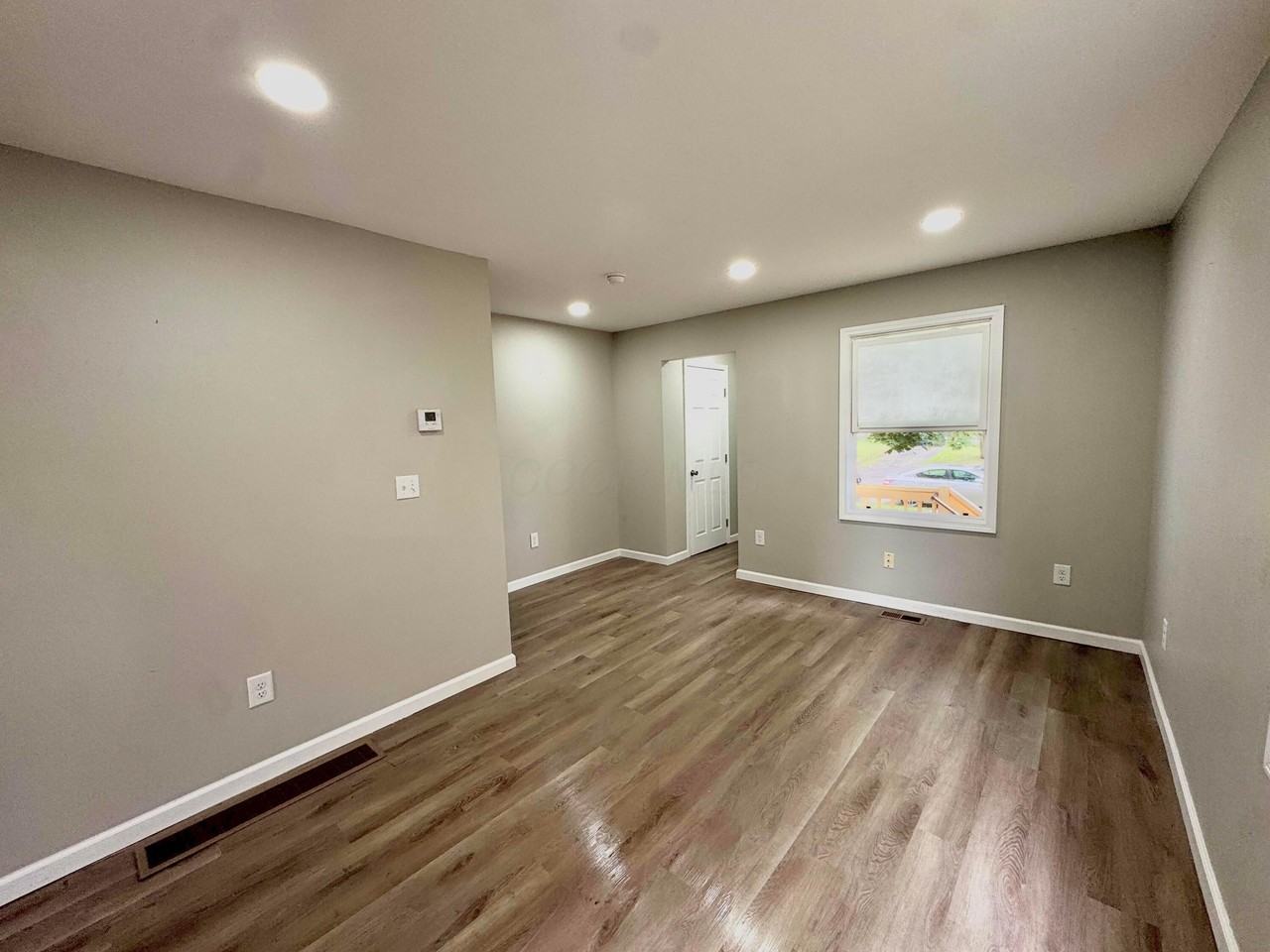 750 S Harris Ave #750 - Photo 3 of 39