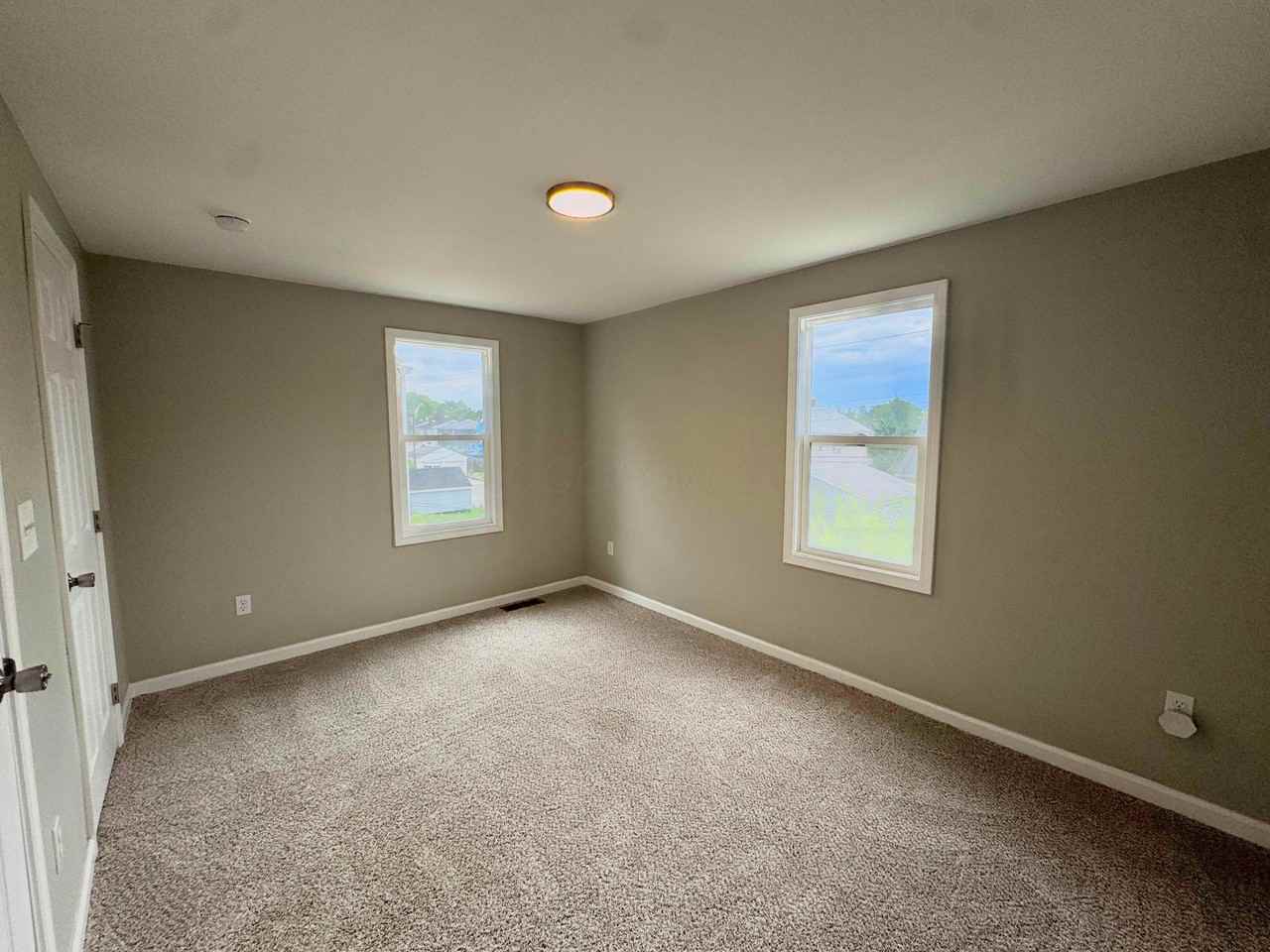 750 S Harris Ave #750 - Photo 5 of 39