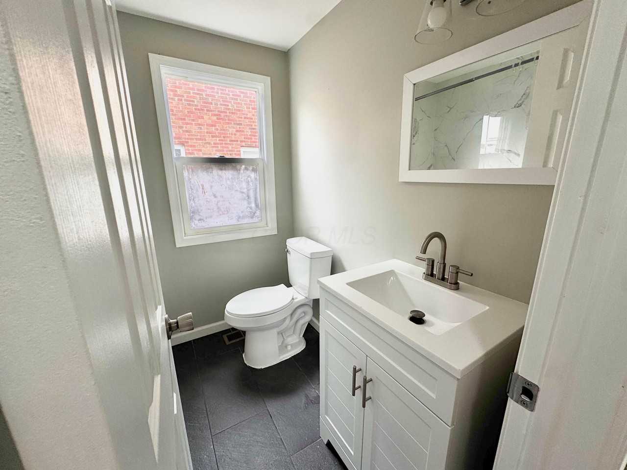 750 S Harris Ave #750 - Photo 7 of 39