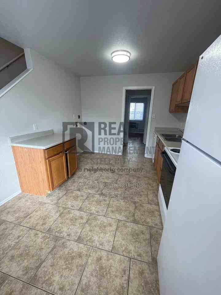 1715 Oakshire Ln #A - Photo 4 of 11