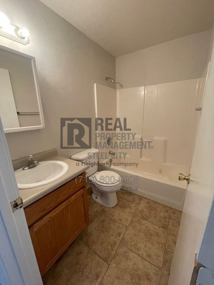 1715 Oakshire Ln #A - Photo 5 of 11