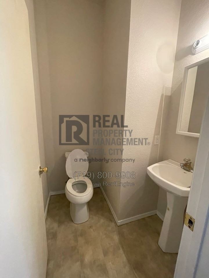1715 Oakshire Ln #A - Photo 6 of 11