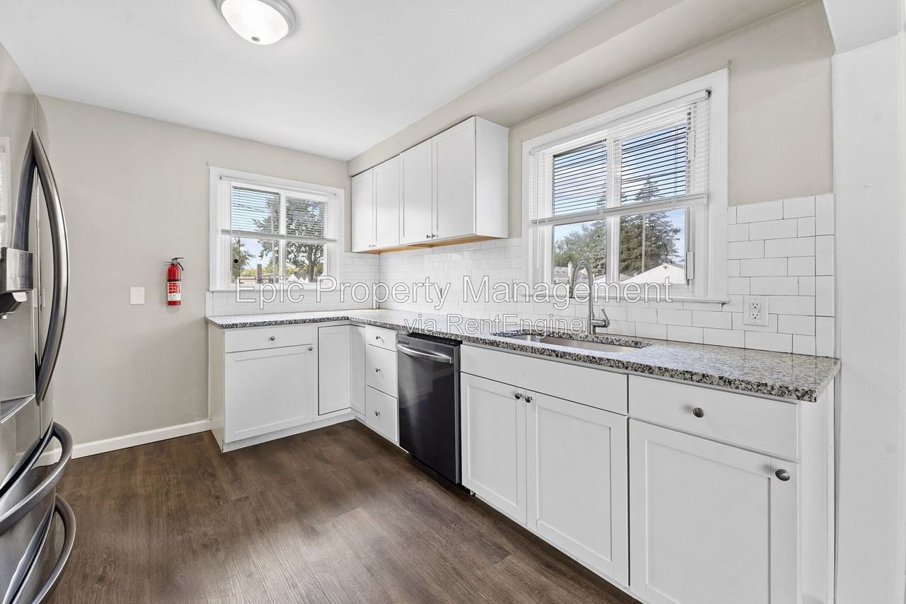 1697 Winchester Ave - Photo 4 of 18