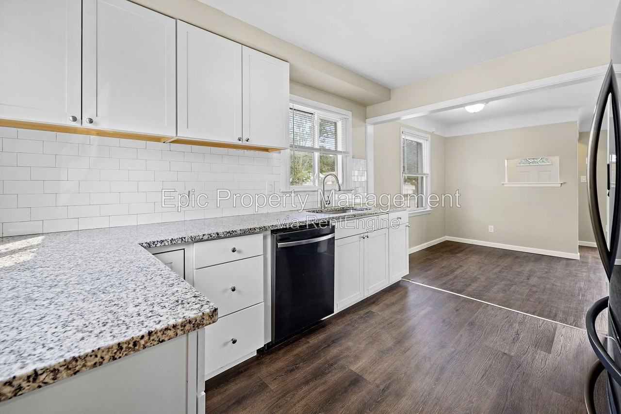 1697 Winchester Ave - Photo 5 of 18