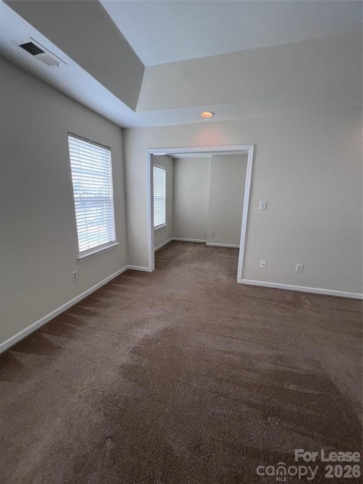 2340 Wexford Way - Photo 4 of 30