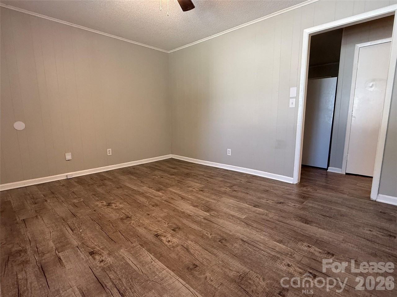 155 W College St - Photo 5 of 21