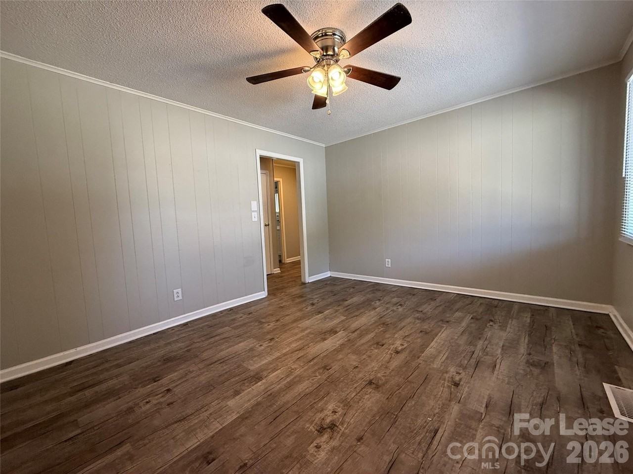 155 W College St - Photo 6 of 21