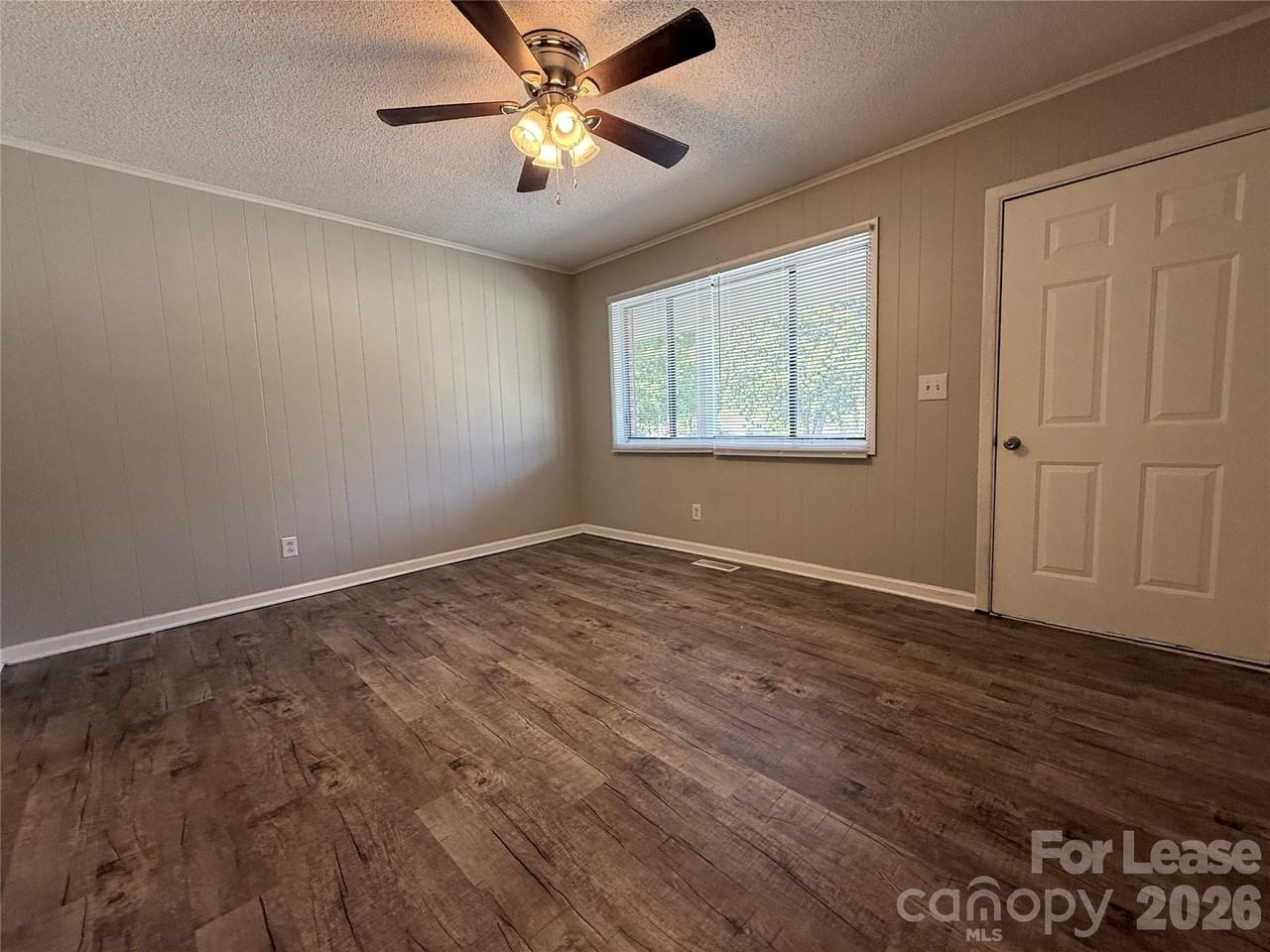 155 W College St - Photo 7 of 21