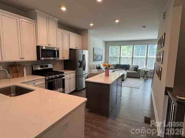 428 W Tremont Ave - Photo 5 of 40