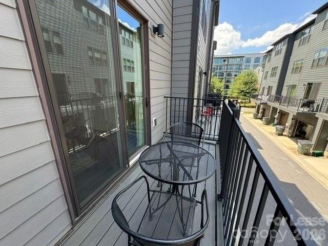 428 W Tremont Ave - Photo 7 of 40